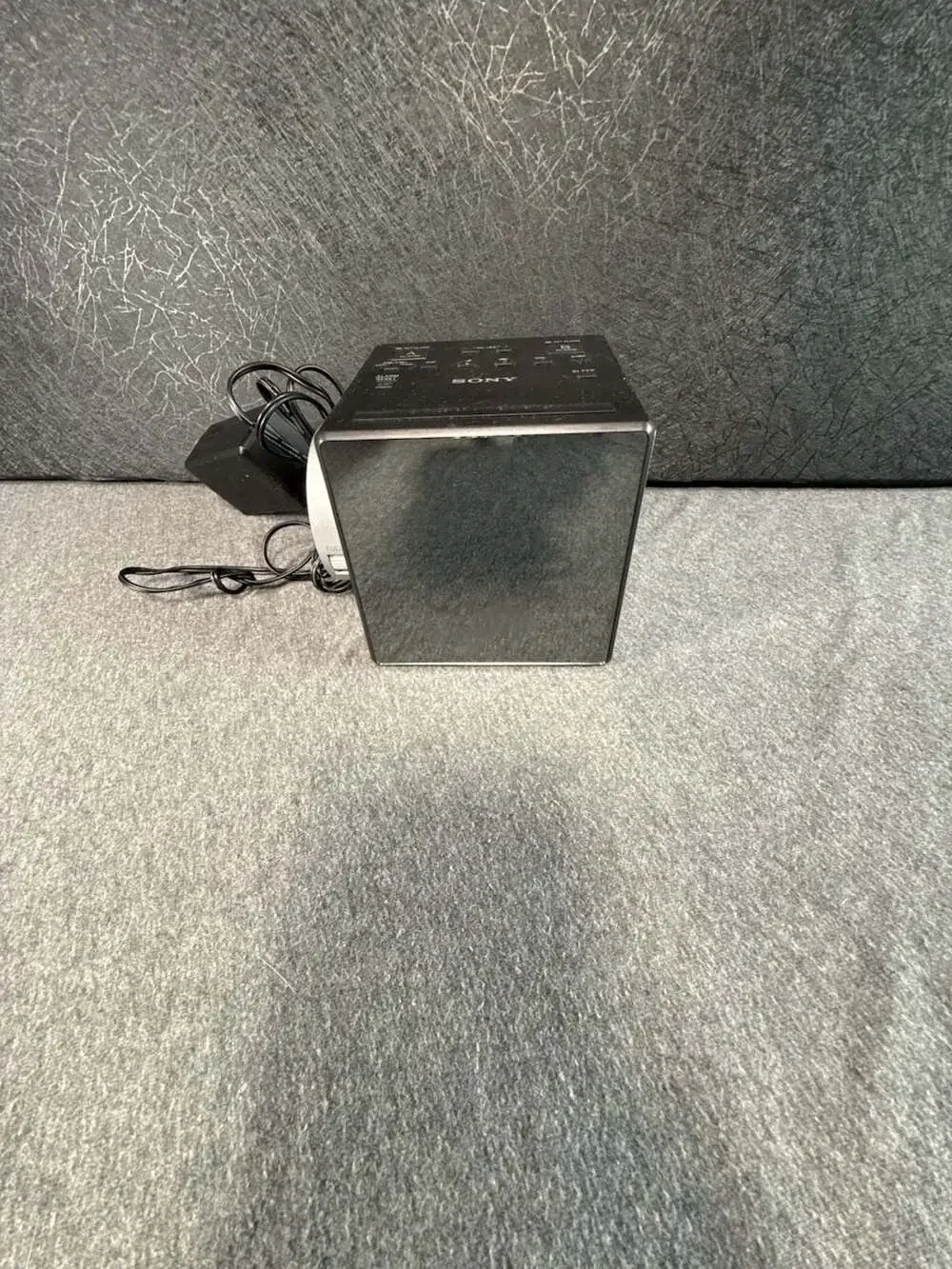 Sony ICF-C1T Cube AM/FM Dual Alarm Clock Radio with Mirror Finish and Time Proje